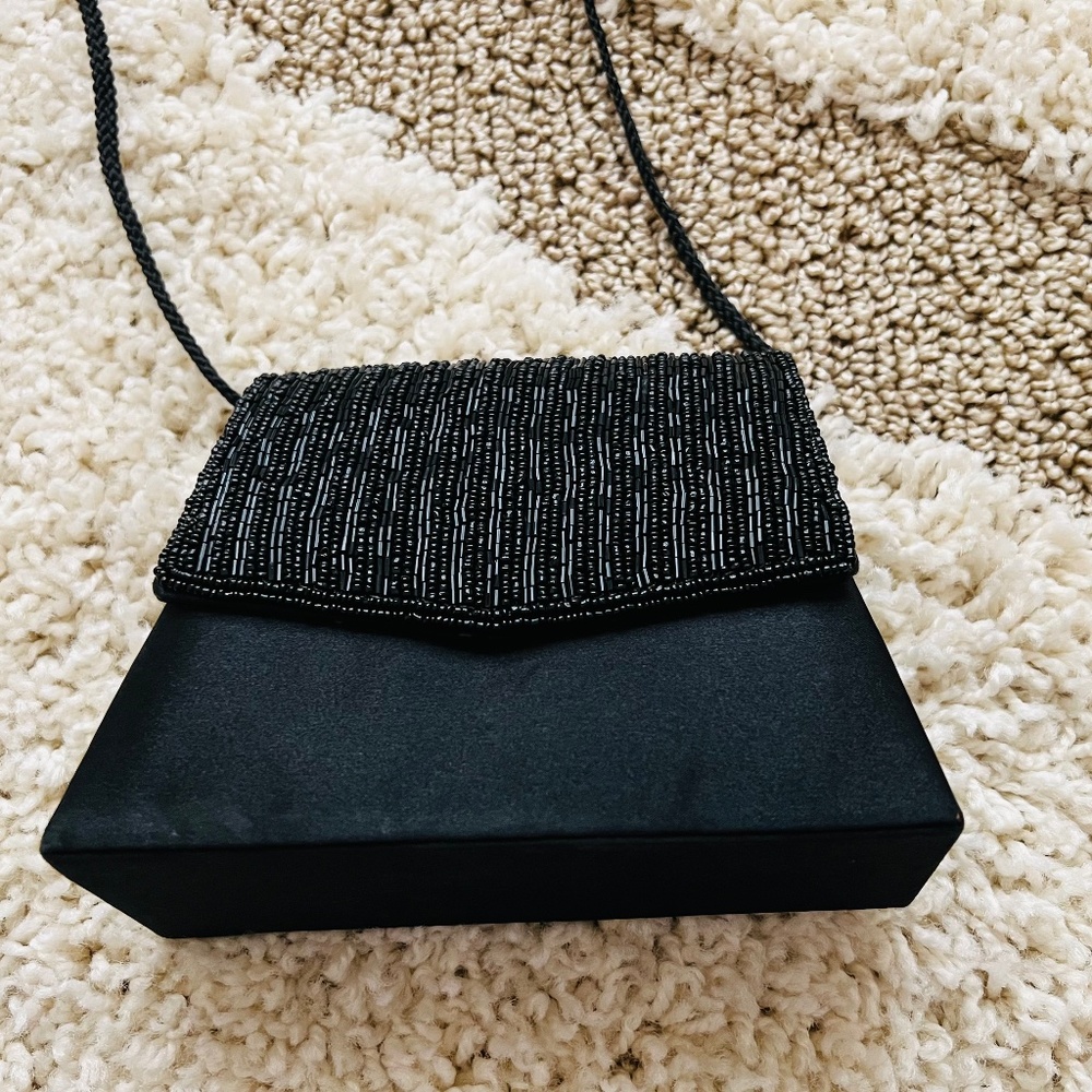 Beaded clutch